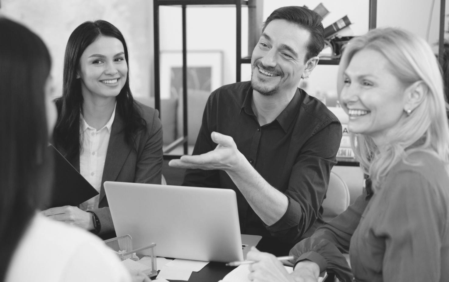 Finanzanalyse Team bei der Arbeit